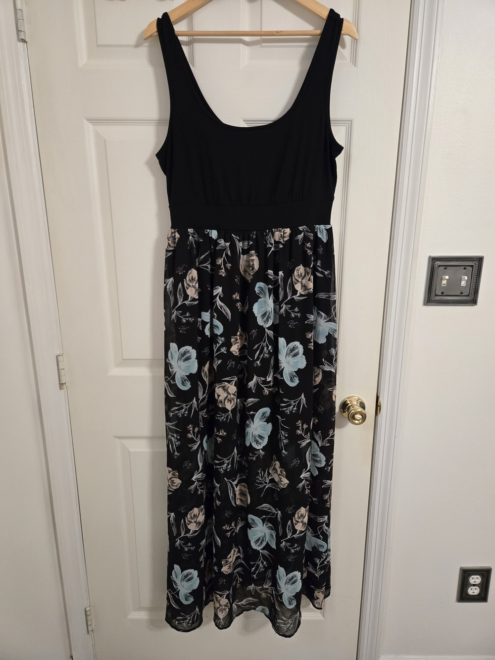 torrid Black Maxi Dress with Blue and Beige Floral Skirt Size 0